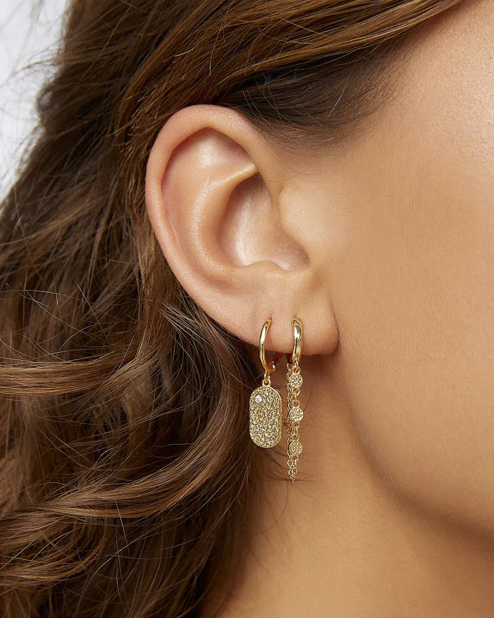 Arms Of Eve Earrings Mendoza Huggie Earrings - Gold