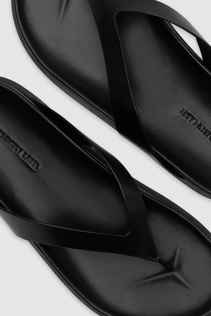 Assembly Label Footwear Mela Leather Thongs - Black
