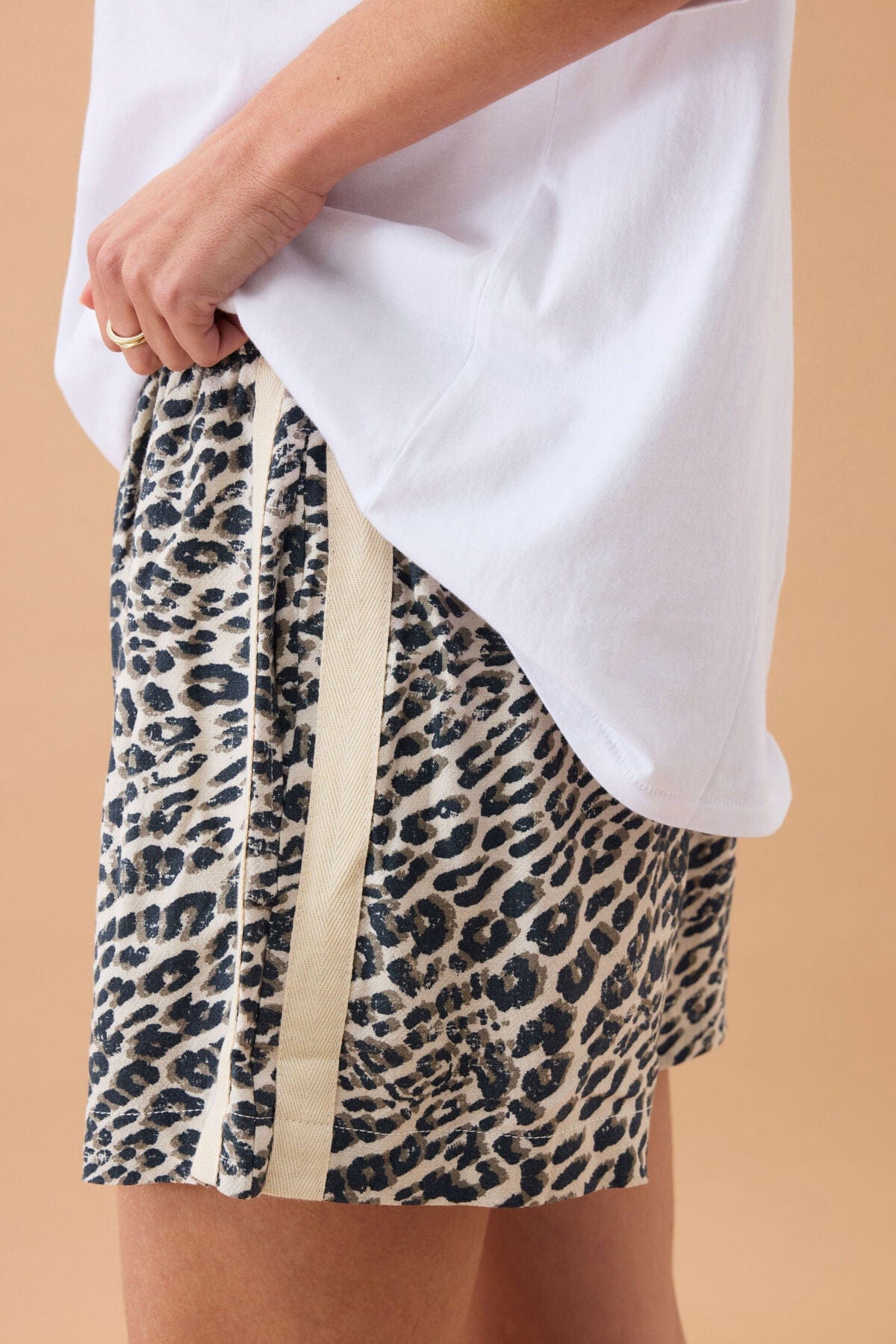 Ceres Life Shorts - Casual Mila Short - Leopard Linen Blend