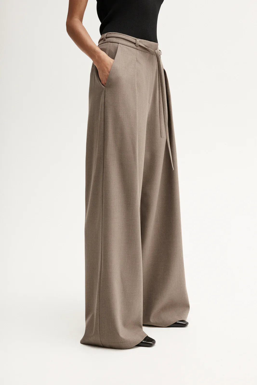 Elka Collective Pants - Tailored Kimber Pant - Taupe