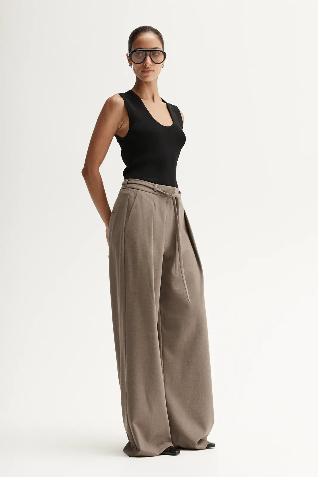 Elka Collective Pants - Tailored Kimber Pant - Taupe