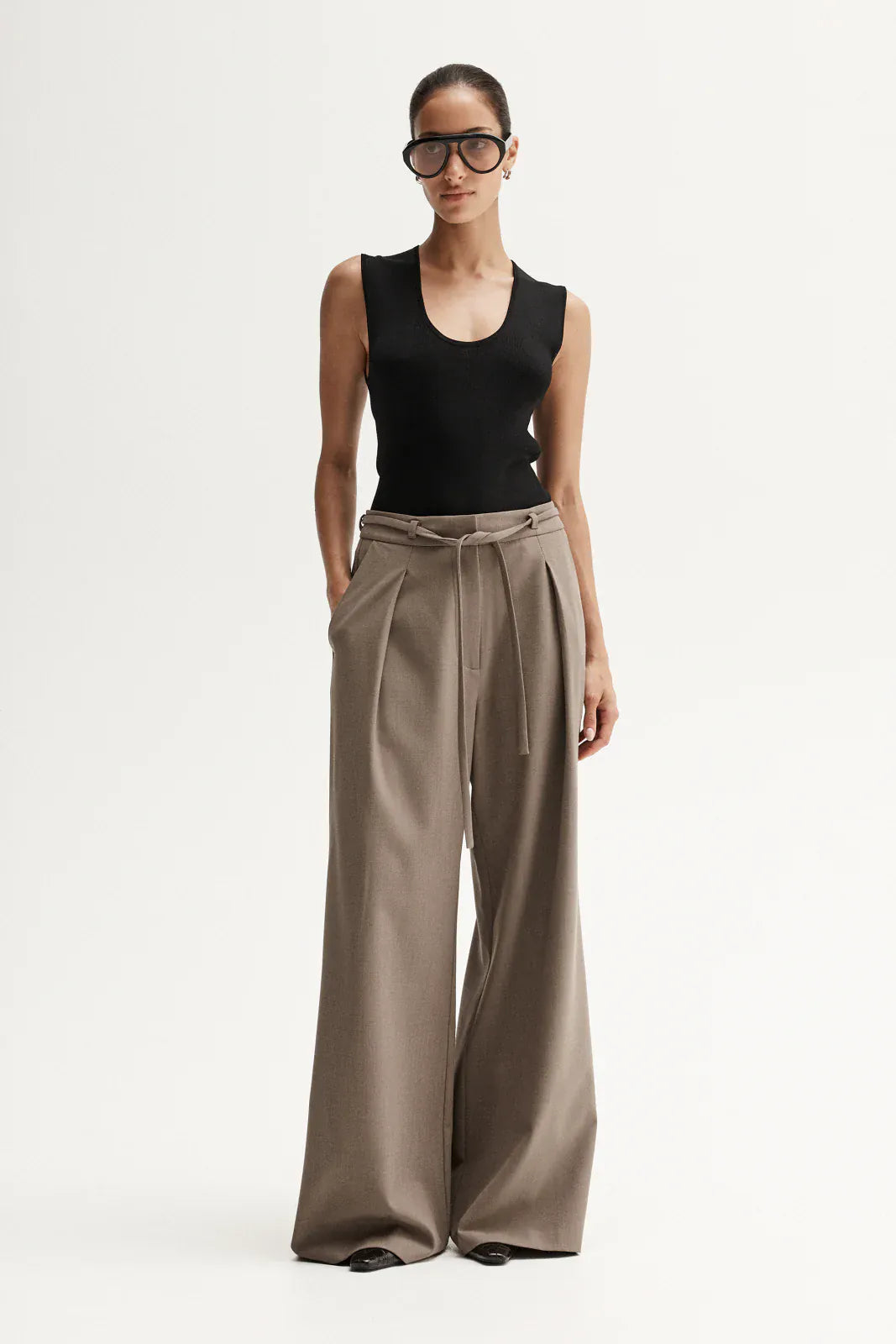 Elka Collective Pants - Tailored Kimber Pant - Taupe