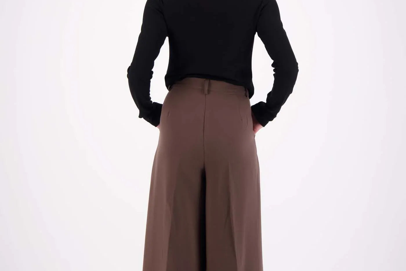 Jasmine Alexa Tops - Long Sleeve Soho Top - Black